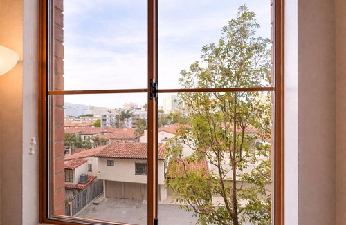 Westwood Apartment | Elegant 2BR/2BA Full-Service Apt 30+ Night Rental Wilshire Corridor