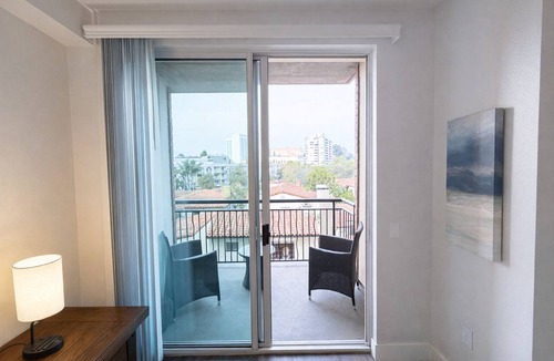Westwood Apartment | Elegant 2BR/2BA Full-Service Apt 30+ Night Rental Wilshire Corridor