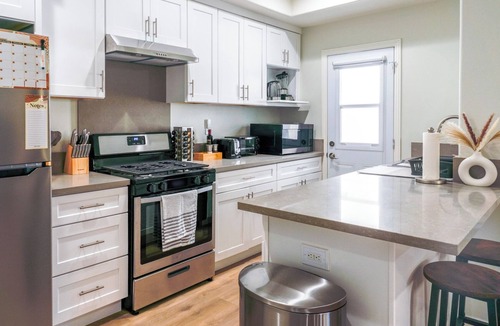 Midway City House | Elegant 3BR Luxury Home Near Disneyland & Beaches King Beds + EV Charger