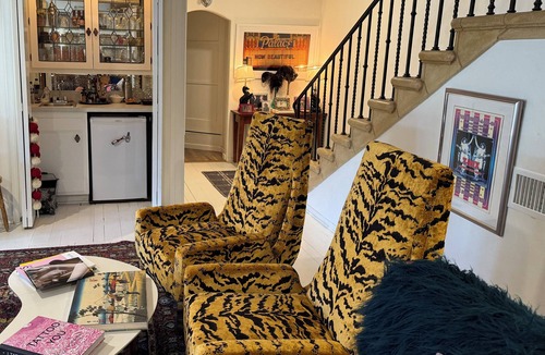 Greenbriar House | Elegant 4-Bedroom house in Historic Glendale Hills with a Gym