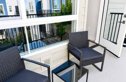 Lyon Street Apartment | Elegant Apartment 10 Min to Disneyland | Pool & Gym