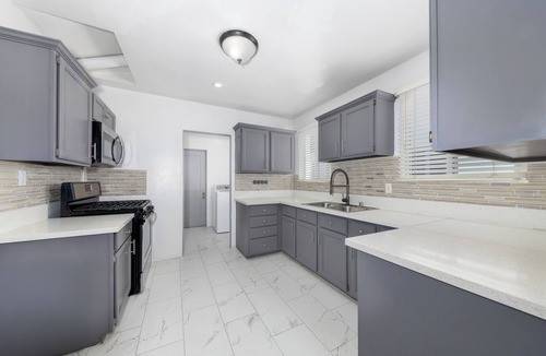 La Brea Bed & Breakfast | Elegant & Stylish Corner Home