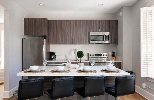 Gaslamp Quarter Apartment | Elevated 2BR in Gaslamp Prime Location Sleeps 5