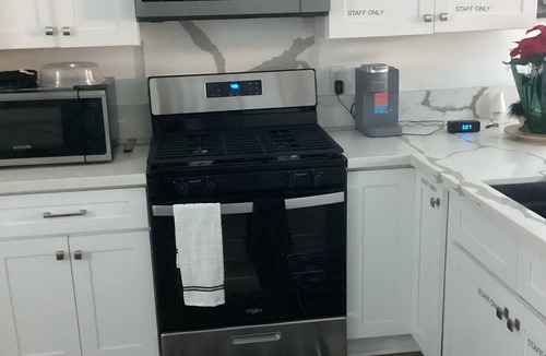 Hawthorne House | Elite home near Sofi, Intuit, Kia Stadiums, LAX, local shops, beaches & more!