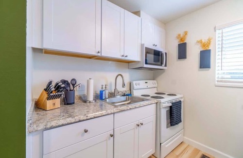 West University House | Emerald Escape - UNR & Pet Friendly - Fenced Yard