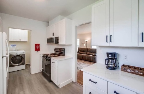 Pacific Beach Cottage | Emerald Sea - Pet Friendly beach cottage