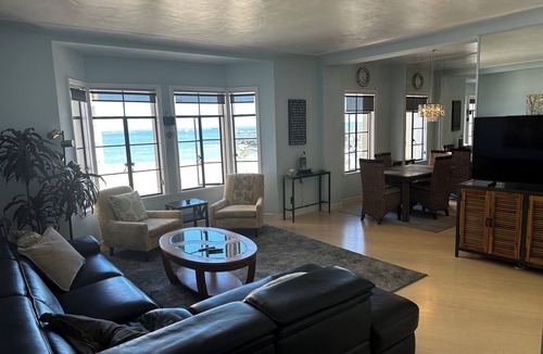 Alamitos Beach Condo | Enchanting 1-bedroom condo in Long Beach. Beach Views and easy walking.