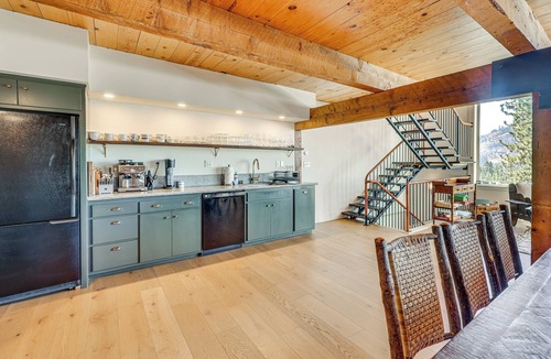 Norden House | Endless Mtn Views! Group Ski Lodge at Sugar Bowl