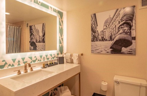 Little Italy House | Enjoy a peaceful downtown stay