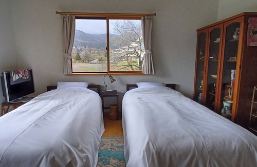 Iiyama House | Enjoy a private retreat in a villa on a windy hill/Iiyama Nagano