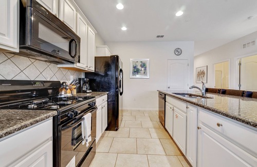 Loughman House | Enjoy STUNNING SUNSETS & VISTA VIEWS from PRISTINE townhome in LUXE community!