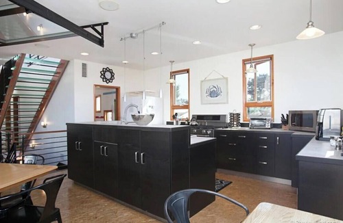 North Pacific Beach House | Enjoy Your Luxury Vacation A Block From The Water.