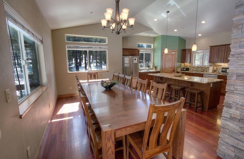 South Lake Tahoe House | Enormous luxury cabin rental in unbeatable South Tahoe location