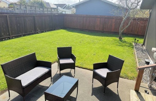 Eureka House | Entire Duplex Oasis/4BR, 4BA, Garages, Sleeps 12