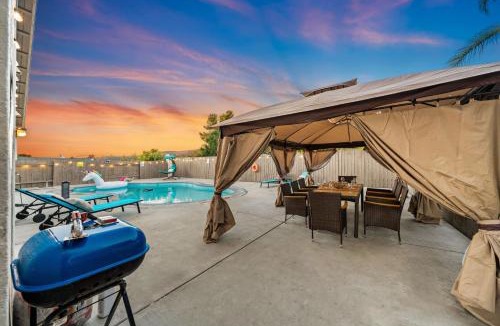 Rancho Penasquitos House | Entire Private House with Garage, Pool, King Bed, Gated Yard, 4 Bedrooms 3 Bathrooms, in Rancho Penasquitos, Available Now