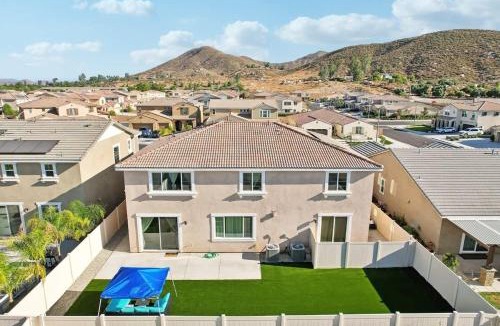 Sun City House | Entire Private House with 3000 sqft, Gated Yard, Garage, Nice View, 5 Bedrooms 4 Bathrooms, Available Now