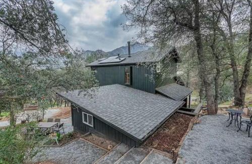 Three Rivers House | Entire Sequoia Cabin Compound l Walkable to the Park