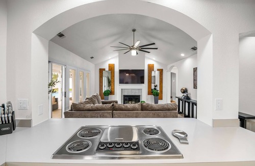 Visalia House | Escape to Bridgerton: Modern Amenities, Rustic Vibes, and a Peaceful Setting.