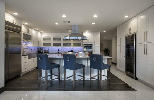 Scotch Eighty House | Escape To Modern Luxury-1.5 Miles to the Strip! So close to everything you want!