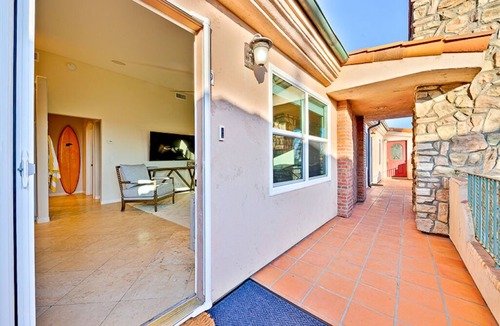 South Oceanside Condo | Ev charger, Jacuzzi, Pool, Sonos, 5 min walk Beach, 8 min drive to Legoland,