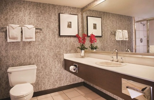 Las Vegas Strip Hotel | Excalibur Hotel & Casino - Right on The Strip Where the Action Is -2 Queen Beds
