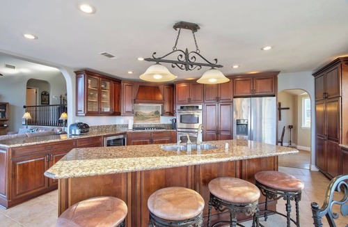 Temecula House | Exceptional city light views- 5 min to Old Town