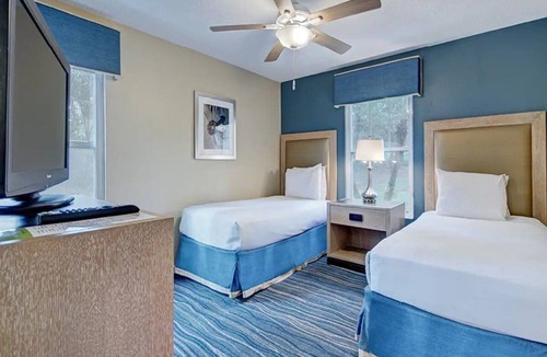 West Kissimmee Hotel | Experience an Inviting Villa Ideal for Families Visiting Orlando w/Outdoor Pool