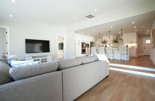 Orange House | Exquisite Pool/Jacuzzi Home: 2 EnSuites, Huge Yard
