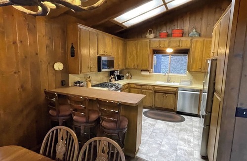 Lake Arrowhead Cabin | Fabulous 3-bedroom Treehouse Cabin in Lake Arrowhead