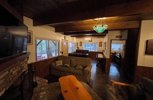 Lake Arrowhead Cabin | Fabulous 3-bedroom Treehouse Cabin in Lake Arrowhead