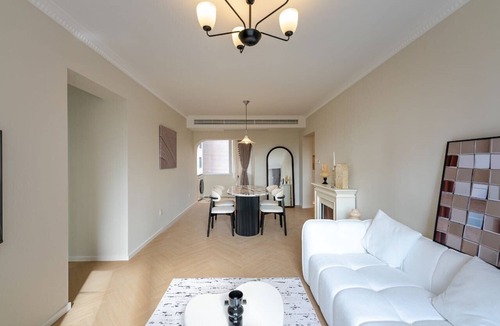 Dapuqiao Apartment | Fabulous 3-bedroom apartment close to Riyueguang Shopping Area
