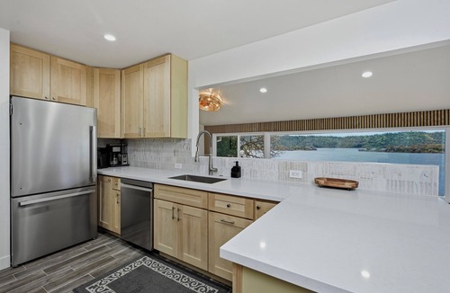 Clear Lake House | Fabulous 4-bedroom house with breathtaking view in Clearlake Oaks