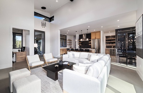 Truckee Villa | Fairway Vistas - Luxury Gray's Crossing Retreat with Private Hot Tub, Gym & Media Room