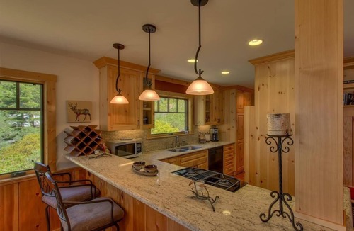Kings Beach Cabin | Family/Couples Cozy Lakeview Escape: Superb Location + Enjoyable Amenities
