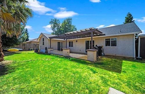 Cascade House | Family Friendly 4BR Home Near Parks & Dining