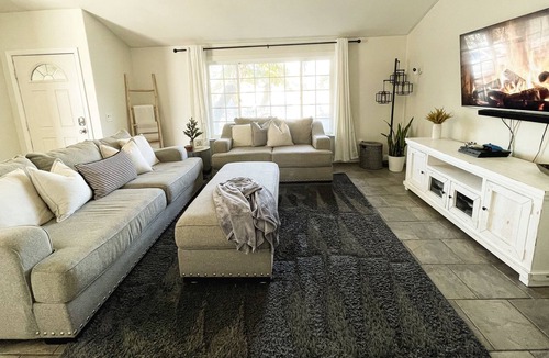 Costa Mesa House | Family friendly 5bdr/3bth home minutes to Disney and beach
