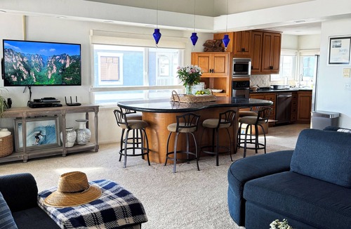 West Newport House | Family Friendly Beach Front Property with Large Patio