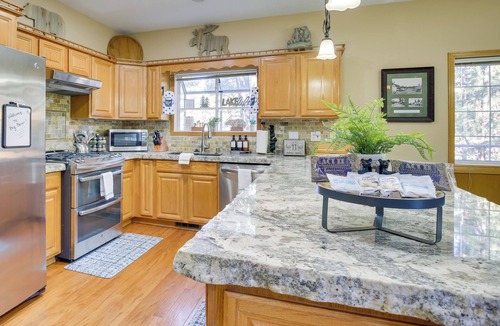 Big Bear City House | Family-Friendly Home w/Hot Tub in Big Bear!