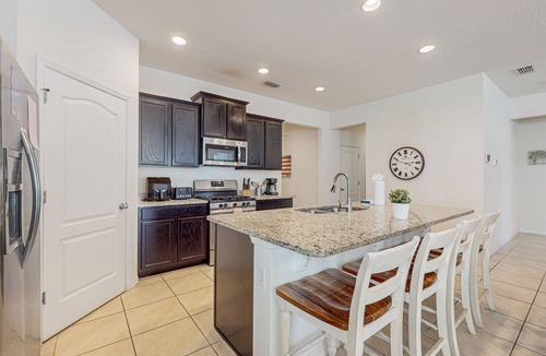 Loughman House | Family-friendly home with private pool, spa & resort lazy river/water slide