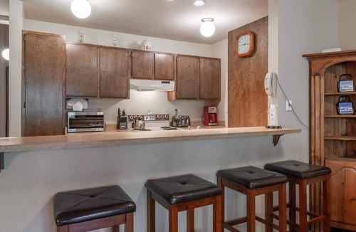 Kings Beach House | Family-Friendly Retro Townhouse 1 Mile from Lake