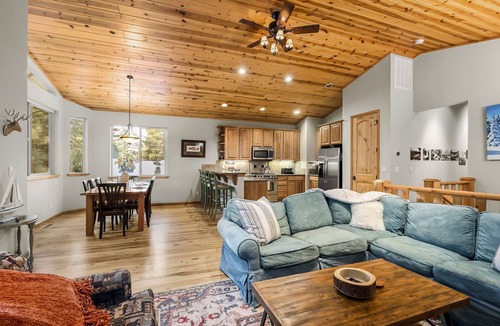 Kings Beach House | Family Getaway | Bunk Room, Queen Suite, Near Town, Dining & Lake Tahoe Fun