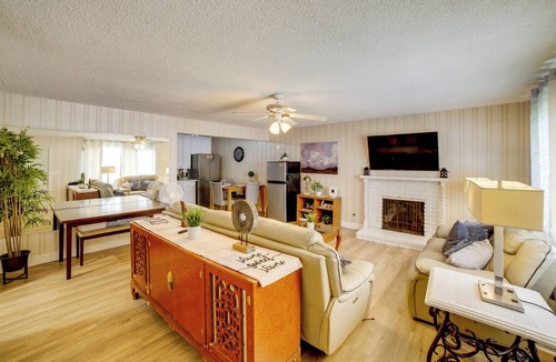 Riverside House | Family Home 5 Mi to Dtwn Riverside & Hospital!