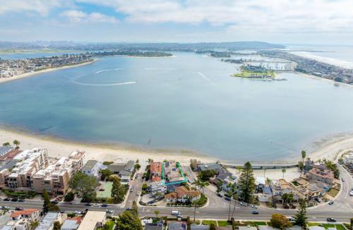 Crown Point House | Family Luxurious Waterfront Escape
