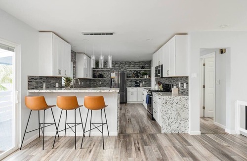 La Mesa House | Family Pool Retreat + Gym, Fire Pits, Views (Sleeps 9