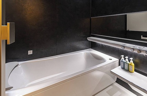 Akaogi Hotel | Family room modern kitchen with stove/Oshimagun Kagoshima