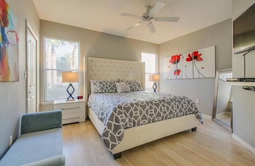 West Kissimmee Condo | Fantastic Award Winning Newly Renovated Condo 4 miles to Disney 2+2