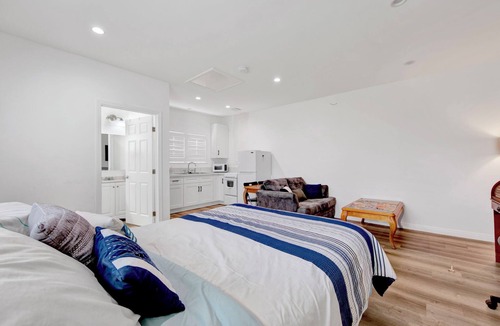Los Angeles Cottage | Fantastic studio-suite cottage with AC near SoFi Stadium