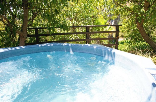 Rainbow CDP Cottage | Farm Stay Bungalow And Hot Tub