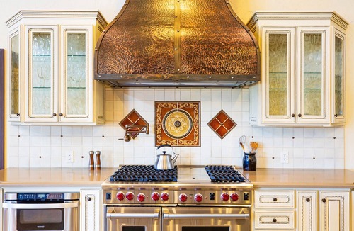 Geyserville House | Farm Stay Villa on 55 Acres/Pool, Hot Tub & Complimentary Wine Tasting