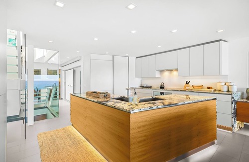 Beach Barber Tract House | Featured on HGTV "Christina On The Coast" - Stunning Ocean Views, Spa!